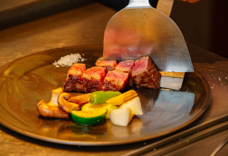 ランチ【開闢~KAIBYAKU~】鹿児島県産和牛の薩摩牛ロース・赤身の鉄板焼き含む 全11品 12000円